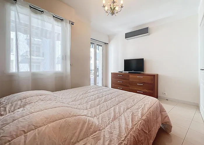 Luxury 1 Bedroom Croisette Martinez Direct Sea View 241 Cannes