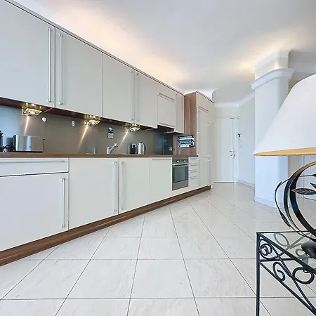 Luxury 1 Bedroom Croisette Martinez Direct Sea View 241 Cannes